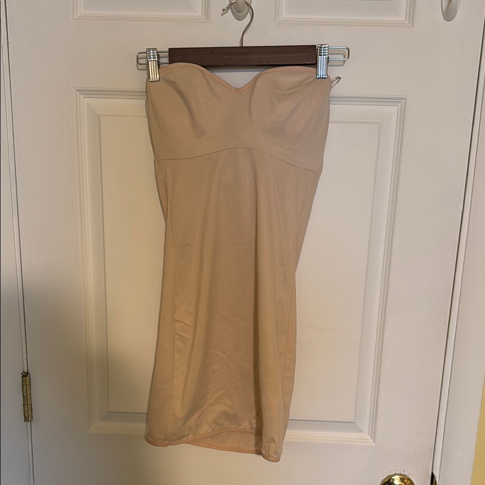 Nude Flexees Built-in Bra Slip